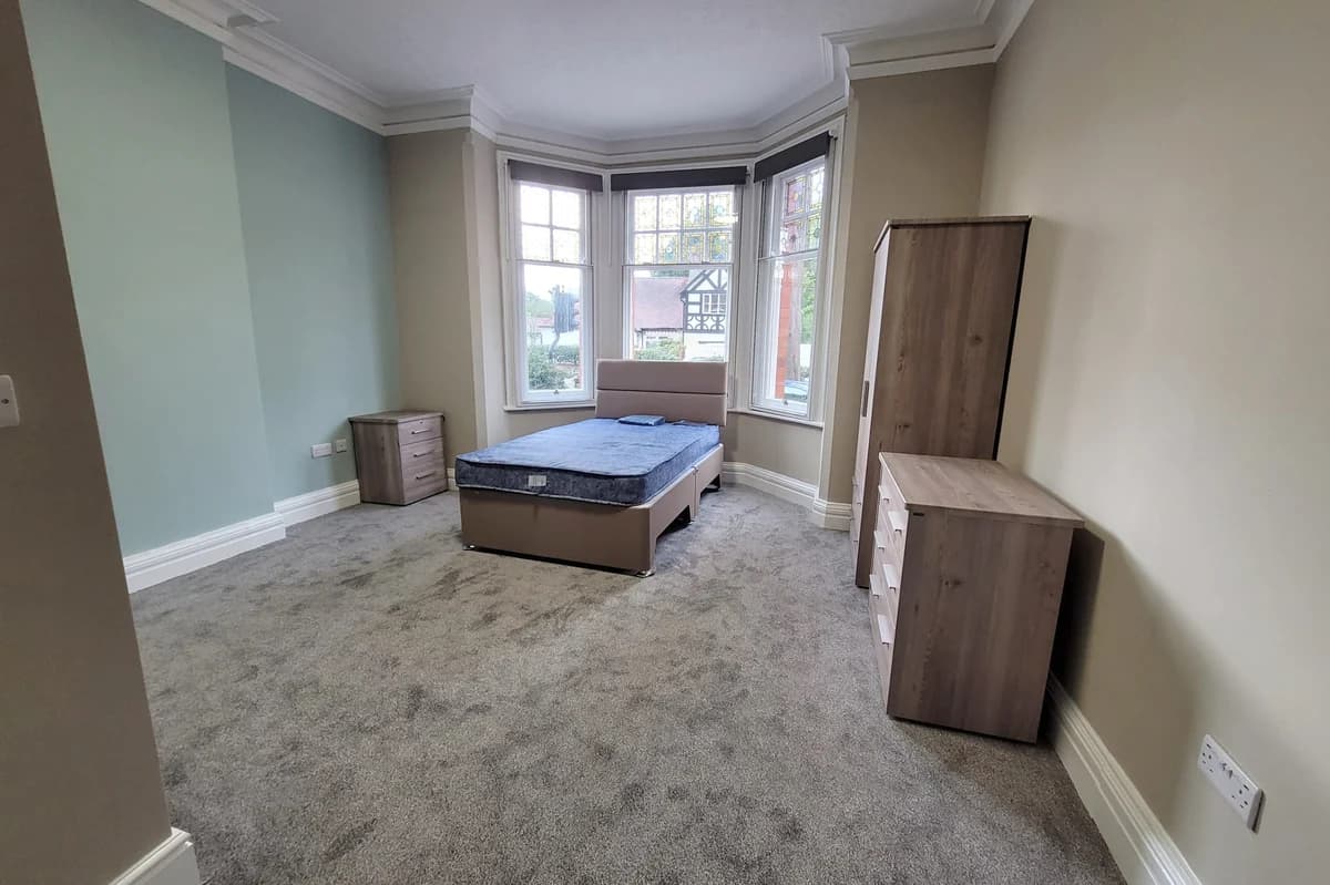 Liverpool House, Chester: a bedroom