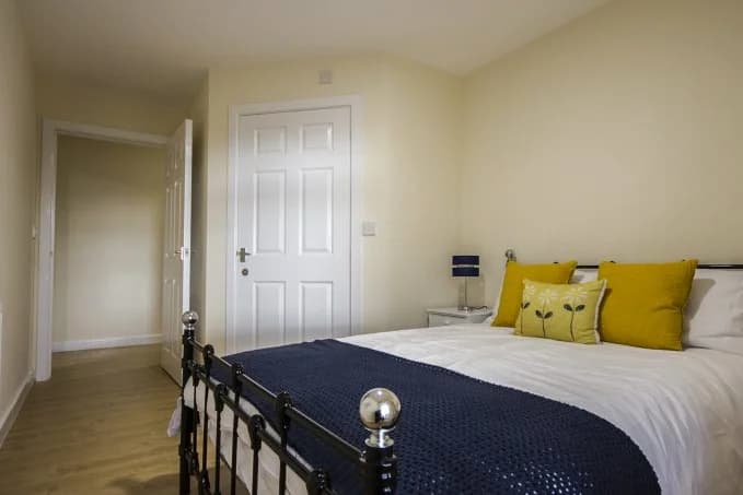 Montague Court, Coventry: a bedroom